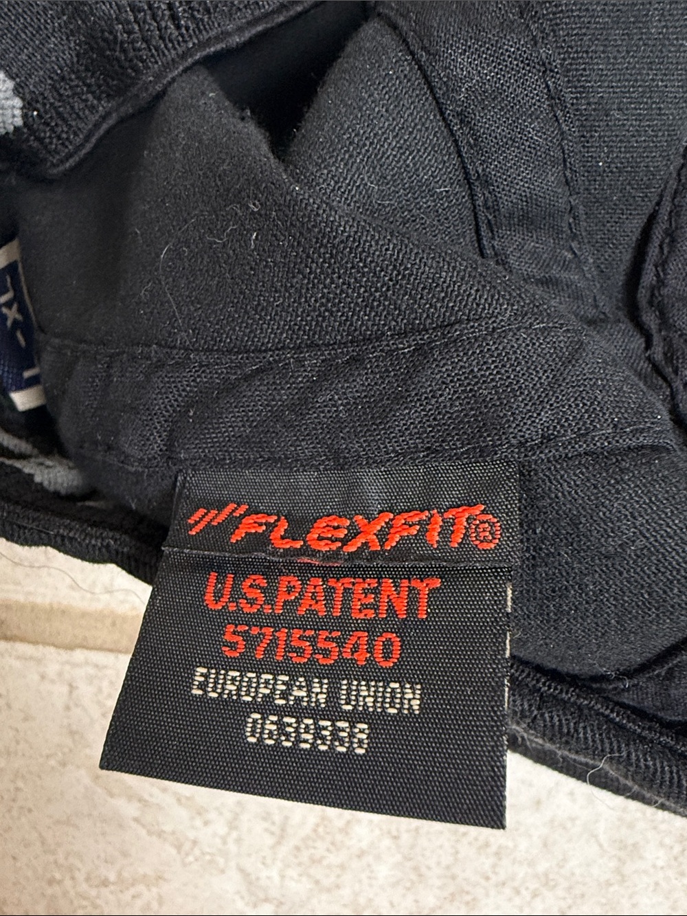 Mammut Hat Flexfit Stretch Baseball Cap Black Red Mammoth Logo L-XL Unisex - Picture 9 of 12